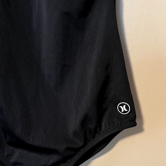 Hurley Ribbed One Piece Swimsuit NEW - Picture 4 of 12